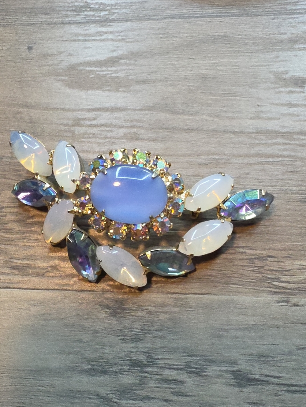Elegant Opalescent Crystal Brooch in Lavender and Iridescent White